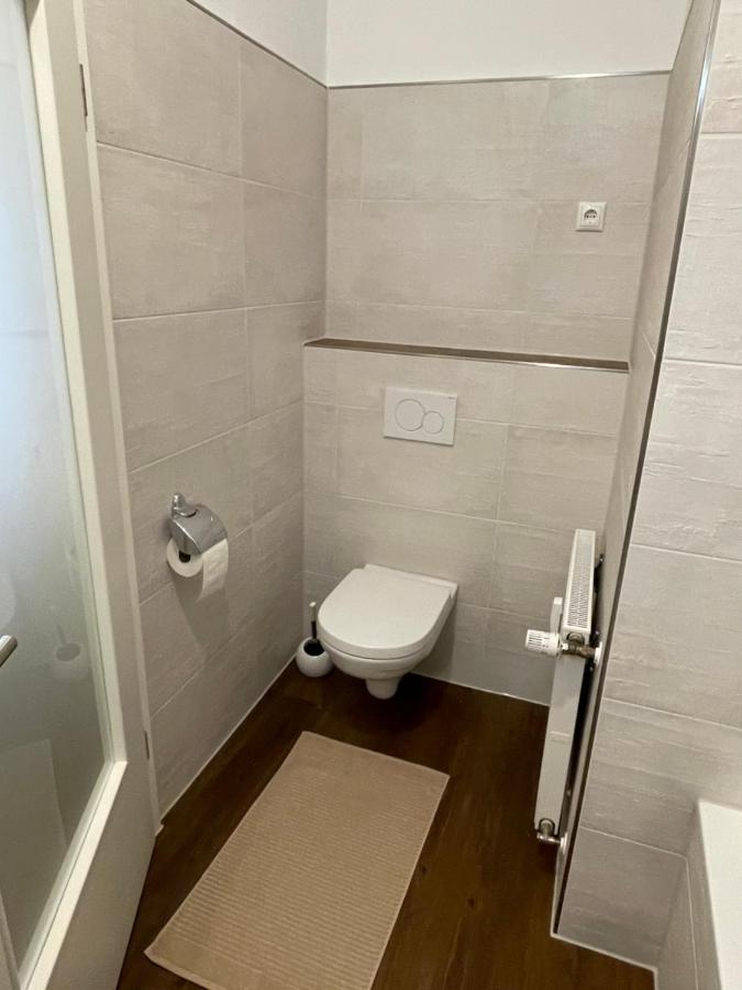 Erfbnb - 40Qm Apartment Mit Kueche, Bad, Schlaf-Wohnzimmer In Erfurt Sued - Stadnah- Wlan Exterior photo